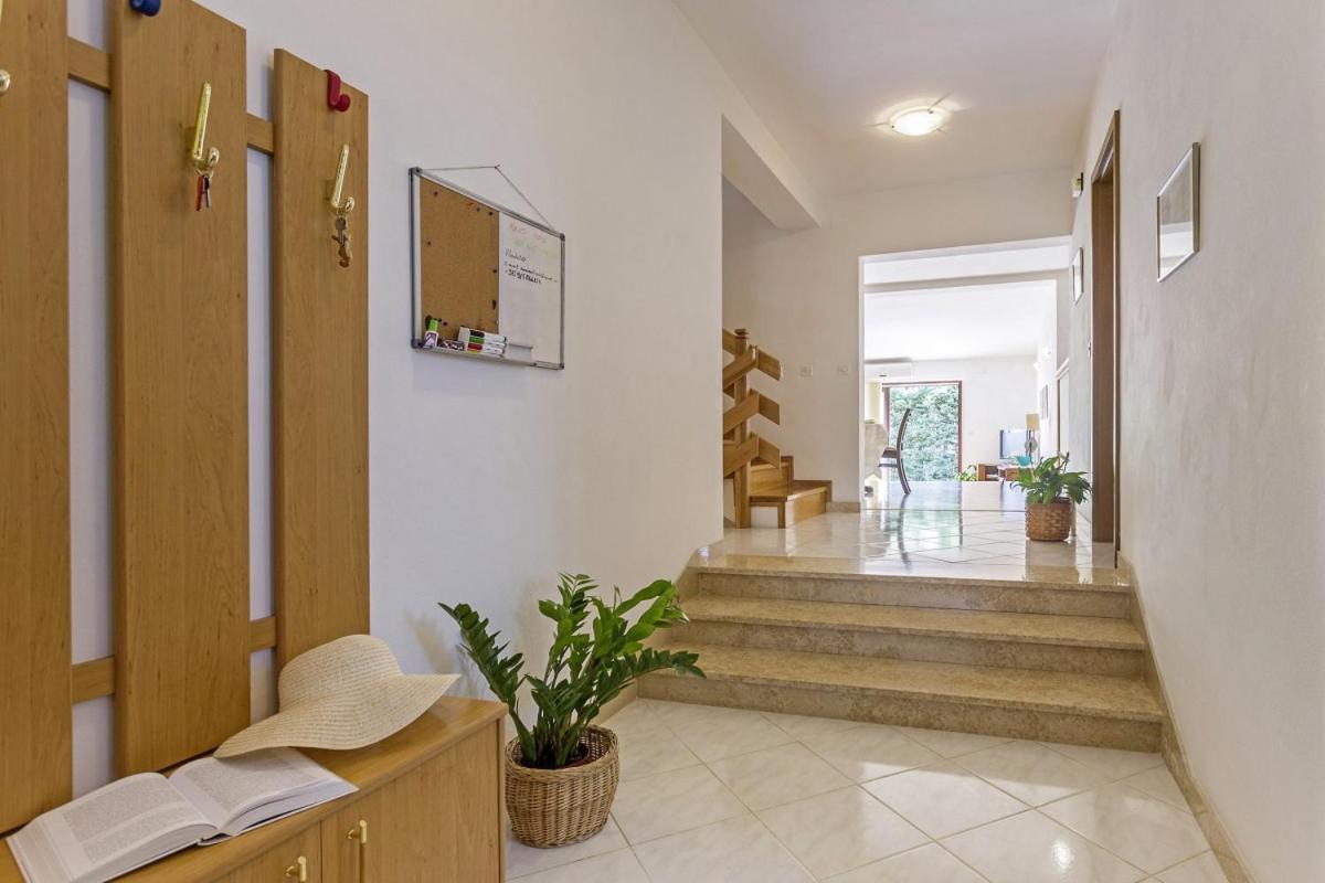 Nada in Vinkuran  Villa Pula Bagian luar foto